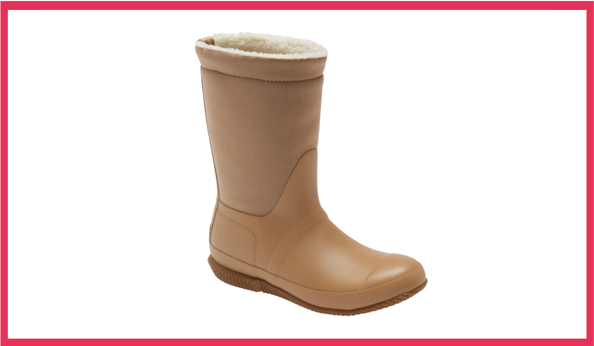 Feels like a slipper, protects like a boot. This lined Hunter boot is more than 60 percent off for Cyber Monday. (Photo: Nordstrom Rack)