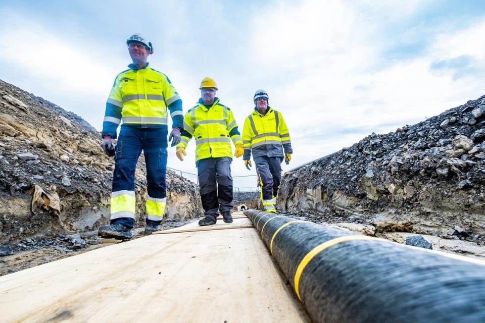 Staff at SSEN inspect part of the subsea cable before it is laid. (SSEN/PA)