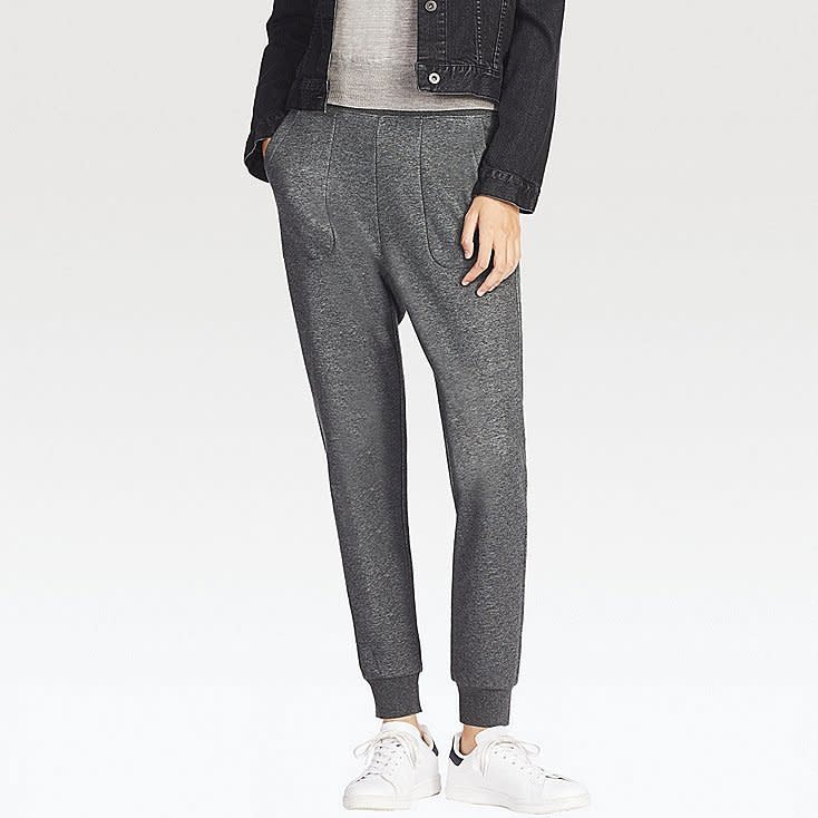 Get them <a href="https://www.uniqlo.com/us/en/women-pile-lined-sweatpants-400174.html?dwvar_400174_color=COL08&amp;cgid=" target="_blank">here</a>.