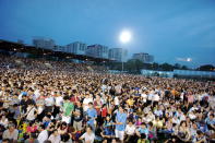 WP rally draws a massive crowd of tens of thousands. (Yahoo! photos/ Alicia Wong)