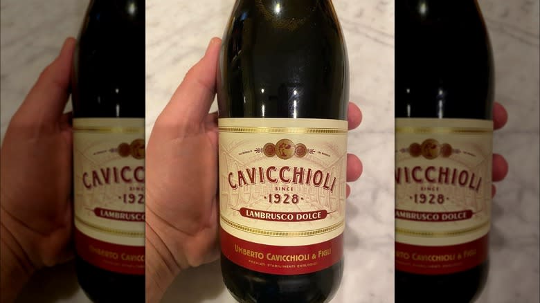 closeup Cavicchioli lambrusco bottle