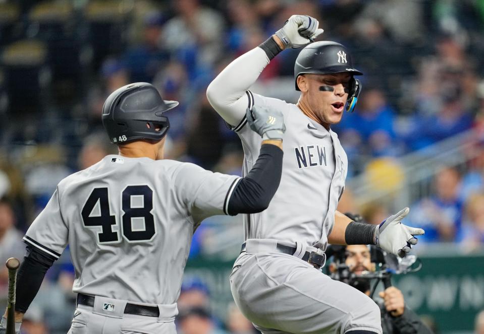 Aaron Judge celebrates a home run against the Royals with Anthony Rizzo.