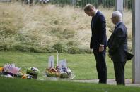 Britain's Prince William (L) pays his respects at the memorial to victims of the July 7, 2005 London bombings, in Hyde Park, central London, Britain July 7, 2015. Britain fell silent on Tuesday to commemorate the 10th anniversary of attacks targeting London public transport which killed 56 people, the first suicide bombings by Islamist militants in western Europe. (REUTERS/Peter Nicholls)