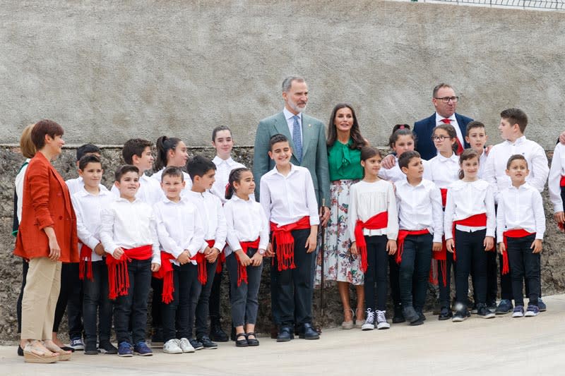 Niños de Las Hurdes con Felipe VI y la reina Letizia