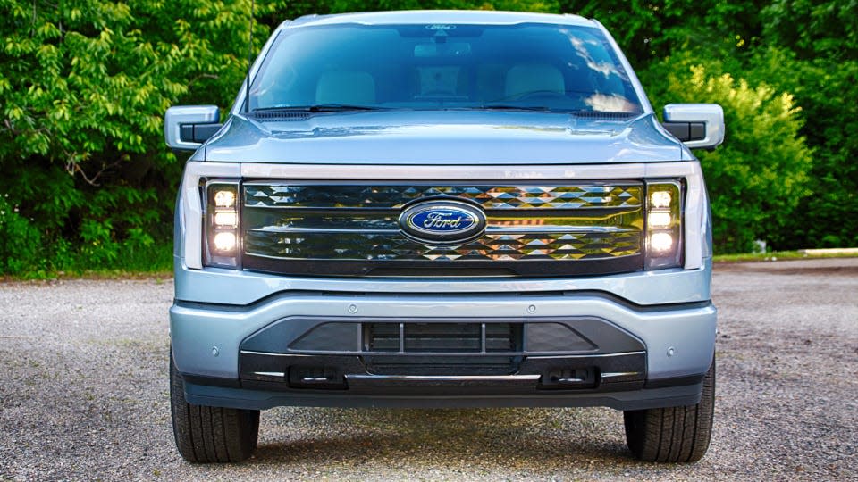 f150lighting_vs_rivianr1t_24