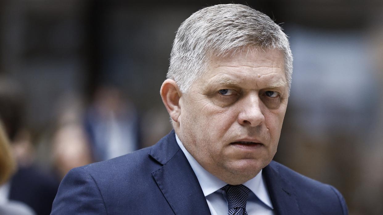  Robert Fico. 