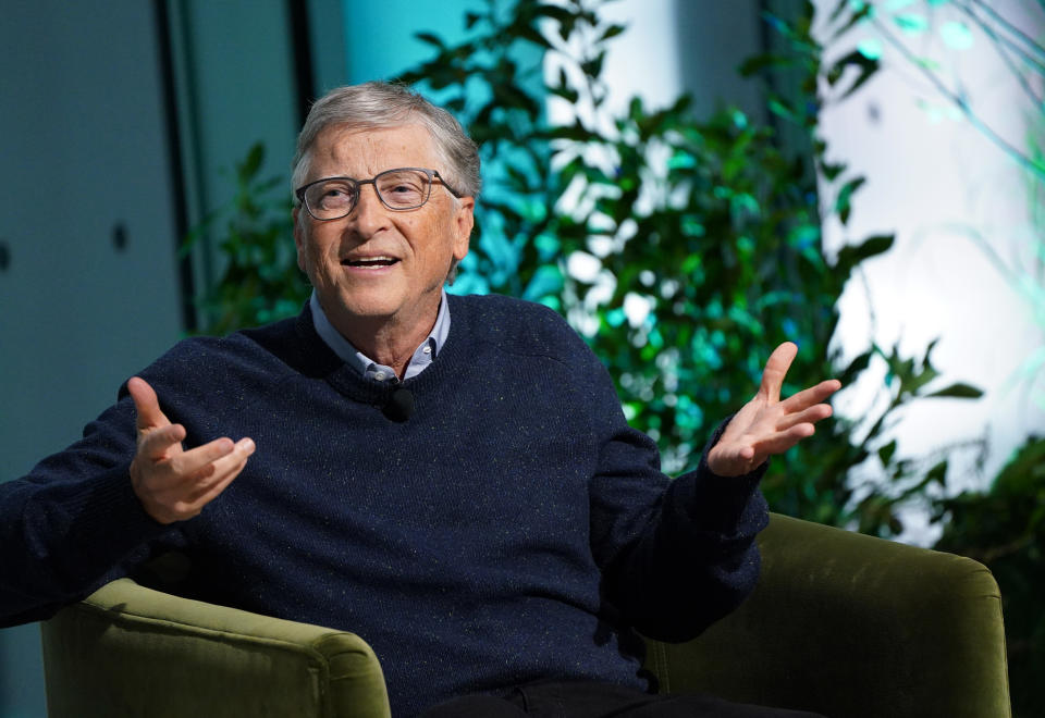 Bill Gates, fundador de Breakthrough Energy y copresidente de la Fundación Bill y Melinda Gates, habla en el escenario de la Cumbre Climate Forward 2023 del New York Times en el Times Center el 21 de septiembre de 2023. Foto de Bennett Raglin/Getty Images para The New York Times