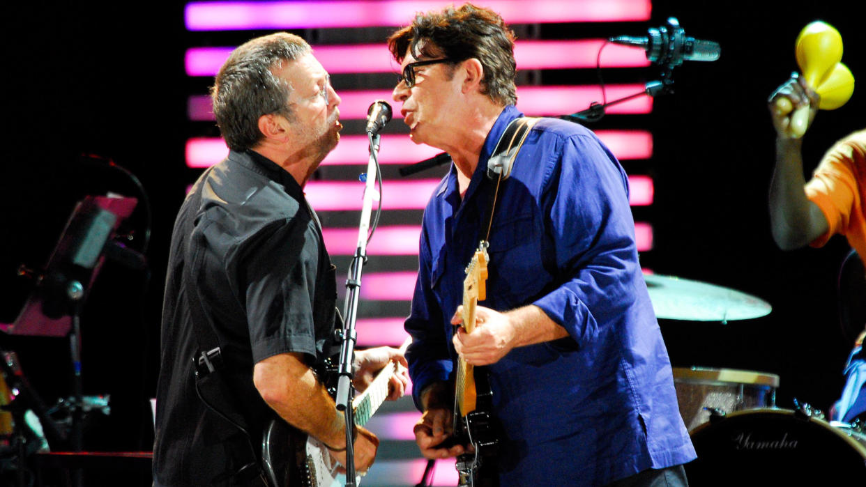  Eric Clapton and Robbie Robertson perform at Eric Clapton's Crossroads Guitar Festival 2007 to benefit the Crossroads Centre in Antigua July 28, 2007 in Bridgeview, Illinois 