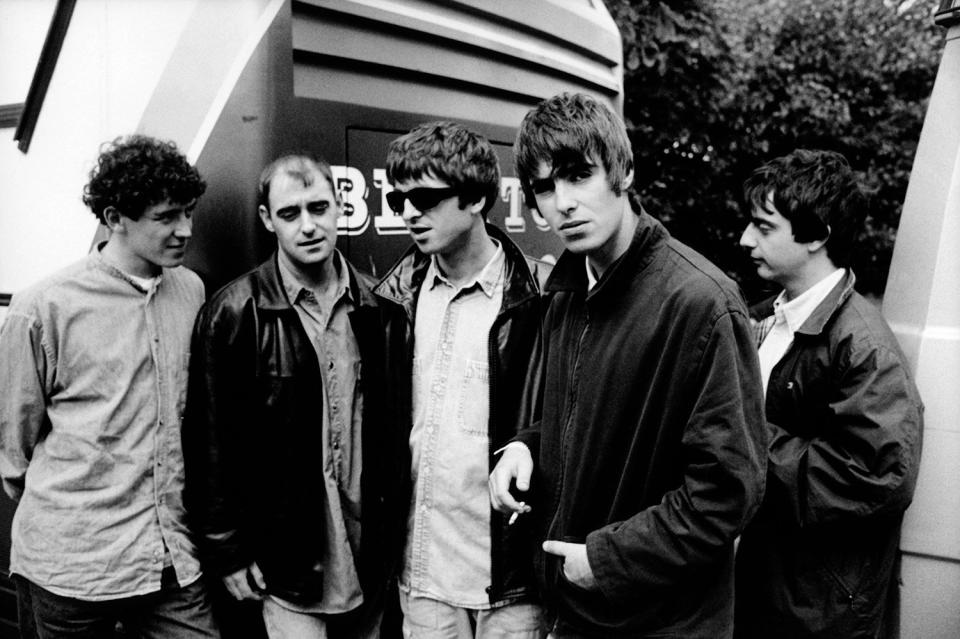 NETHERLANDS - JANUARY 01: NETHERLANDS Photo of Liam GALLAGHER and Noel GALLAGHER and OASIS, L-R:Tony McCarroll, Paul 'Bonehead' Arthurs, Noel Gallagher, Liam Gallagher, Paul 'Guigsy' McGuigan - posed, group shot (Photo by Michel Linssen/Redferns)