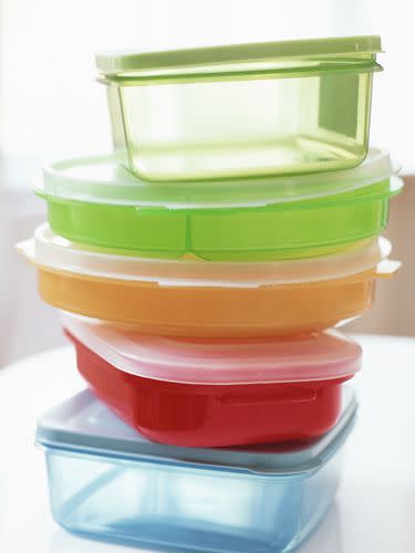 <p>Because plastic food containers are porous, they frequently retain odors even after washing. Store them with crumpled-up black-and-white newspaper inside to absorb odors. Then give containers a rinse before using again.</p>