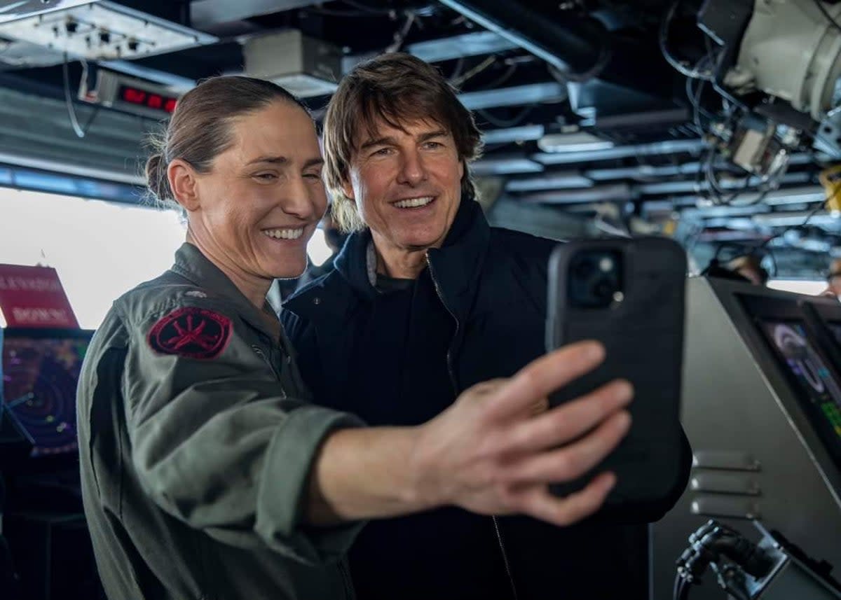 Tom Cruise happily posed for selfies with members of the navy at a special screening of Top Gun: Maverick  (@USNavy)