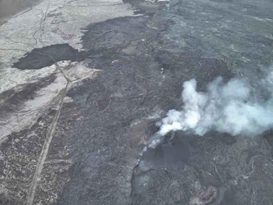 冰島火山自去年12月以來第5度噴發，附近漁村格林達維克再次撤離居民。