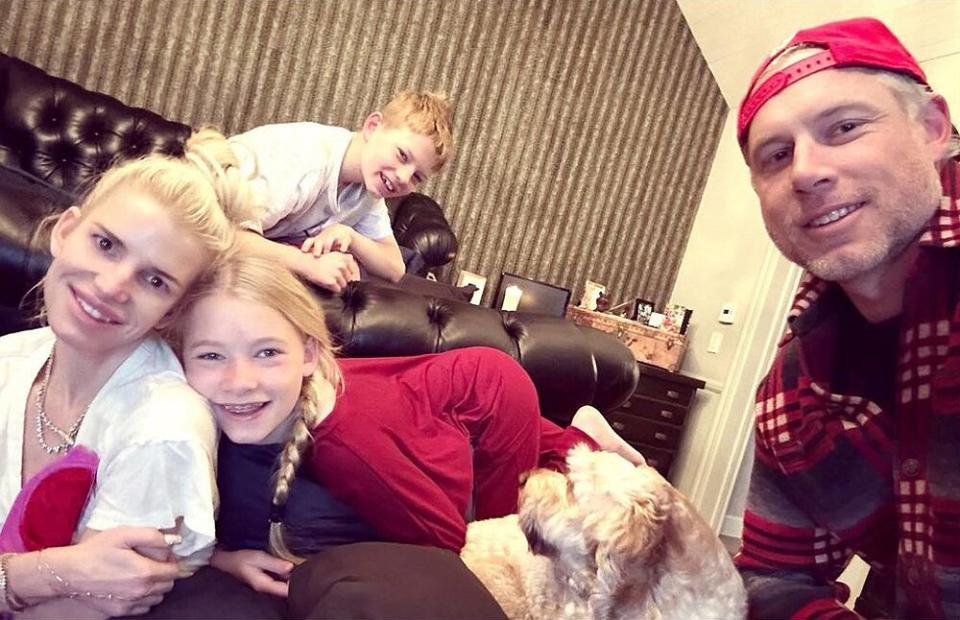 Jessica Simpson Shares Sweet Selfies with Her 3 Kids: ‘Whole Lotta Love’