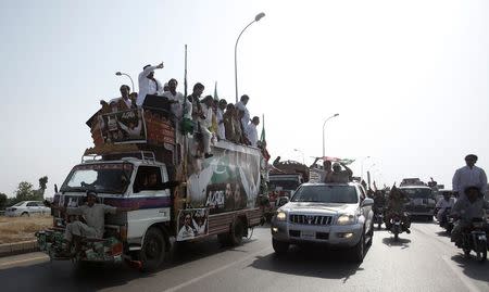 Supporters of cricketer-turned-opposition politician Imran Khan head to Islamabad on the highway outside Peshawar August 14, 2014. REUTERS/Fayaz Aziz