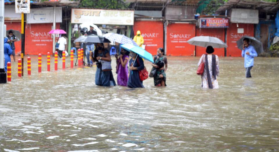 Mumbai rains. Photo courtesy: Yahoo stringer