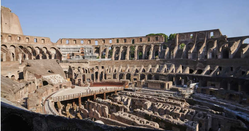 義大利經常傳出遊客的脫序行為，去年有英國遊客用湯匙於羅馬競技場刻上他和女友的名字。（示意圖／達志／美聯社）