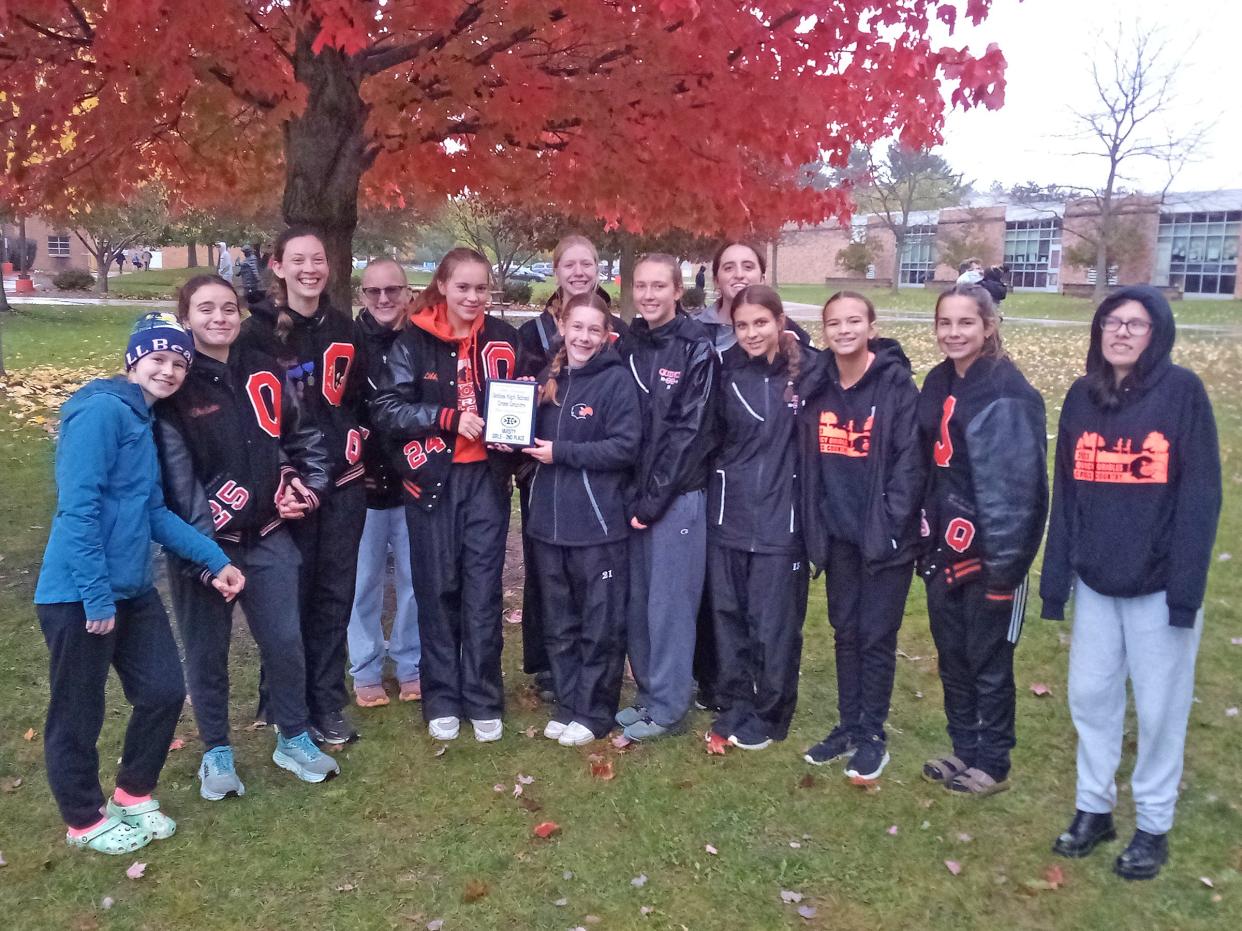 The Quincy Oriole girls cross country team took second place honors at Saturday's Gobles Little Guys Invitational