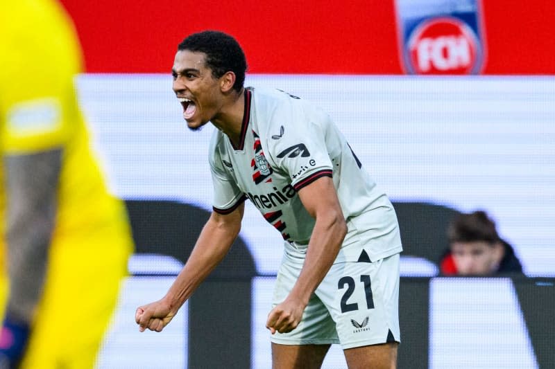 Leverkusen's Amine Adli (R) celebrates scoring his side's second goal during the German Bundesliga soccer match between 1. FC Heidenheim and Bayer Leverkusen at the Voith-Arena. Tom Weller/dpa