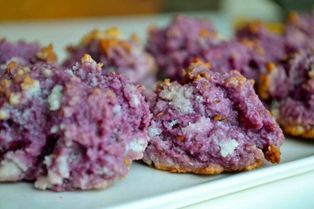 Not your average macaroon. Recipe: Blueberry Coconut Macaroons 