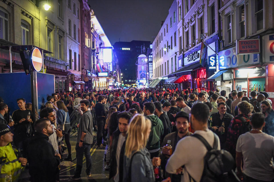 LONDON, ENGLAND - JULY 04: General view of crowds of people in Soho on July 4, 2020 in London, United Kingdom. The UK Government announced that Pubs, Hotels and Restaurants can open from Saturday, July 4th providing they follow guidelines on social distancing and sanitising. (Photo by Peter Summers/Getty Images)