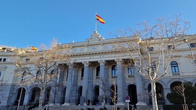 El Ibex 35 cierra al borde de los 10.500 puntos con fuertes caídas con la cara de Naturgy y la cruz de ArcelorMittal