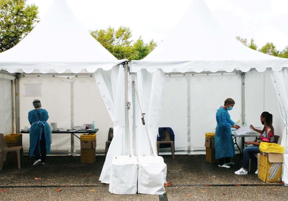 Technicians prepare to collect nasal swab samples for at a COVID-19 testing centre in Bayonne, France, on Sept. 22, 2020.<span class="copyright">Bob Edme—AP</span>