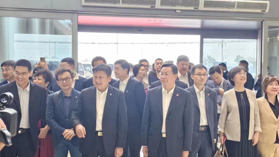 立法院國民黨立委傅崐萁一行今天（27日）上午9時，參訪位於北京通州區的小米汽車工廠。（藍孝威攝）
