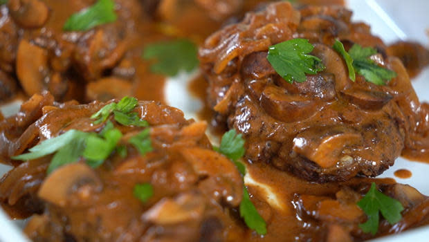 Bobby Flay's Salisbury Steak. / Credit: CBS News