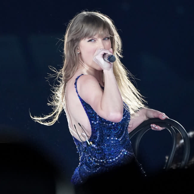 Taylor Swift en el primer concierto de su 'Eras Tour' en Tokio credit:Bang Showbiz