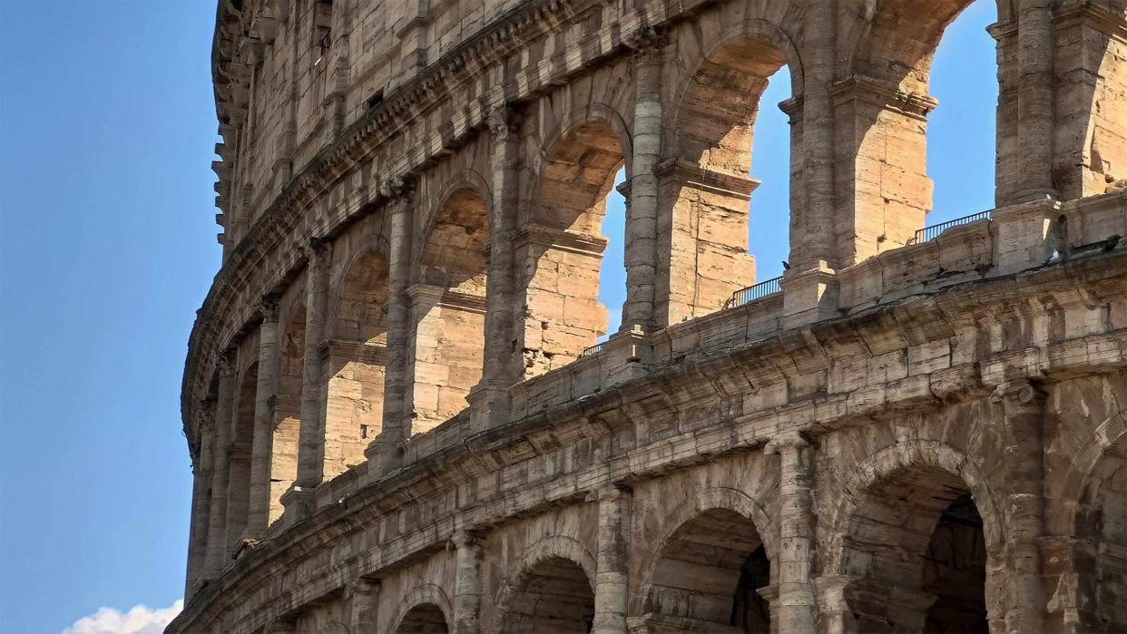  Roman Colosseum. 