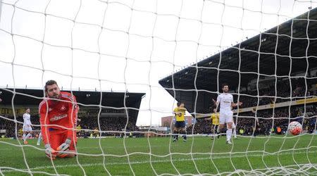 Football Soccer - Oxford United v Swansea City - FA Cup Third Round - Kassam Stadium - 10/1/16 Oxford's Liam Sercombe celebrates scoring their first goal from the penalty spot Action Images via Reuters / Tony O'Brien Livepic