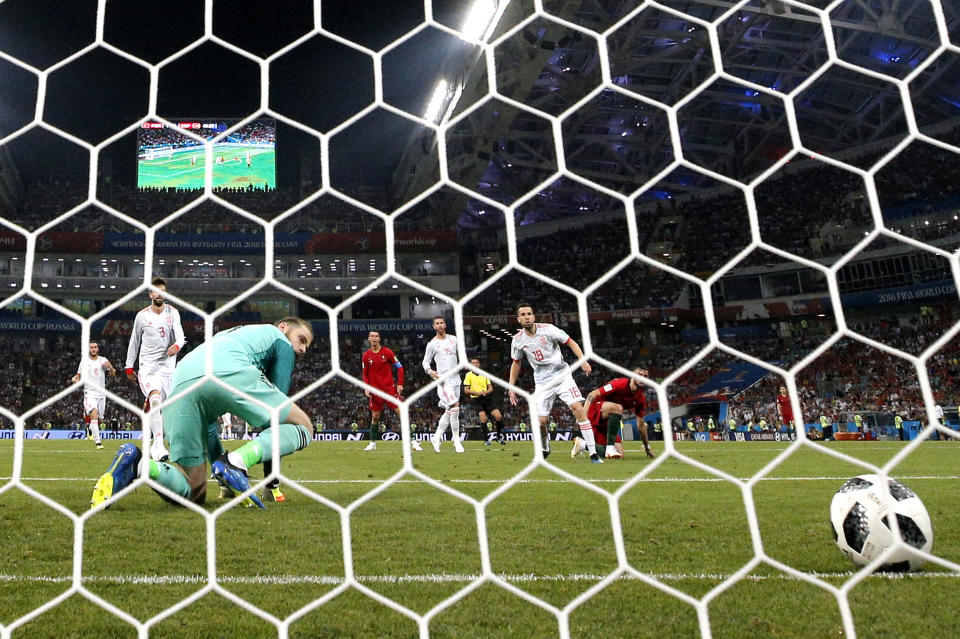 David De Gea flubbed Cristiano Ronaldo’s shot, and gave Portugal a 2-1 lead over Spain at the 2018 World Cup. (Getty)