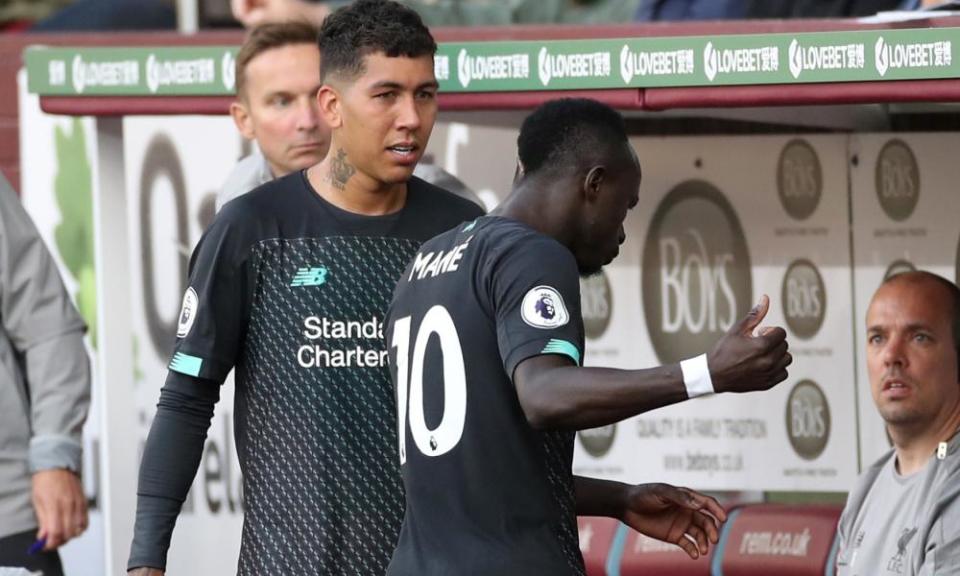 Roberto Firmino gave Sadio Mane a pat on the back and some soothing words after the Senegalese striker had reacted badly when he was substituted.