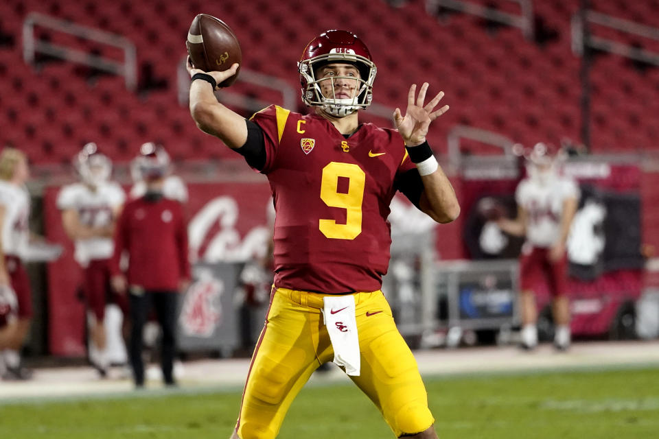 Southern California quarterback Kedon Slovis throws against Washington State for a touchdown during the first half of an NCAA college football game in Los Angeles, Sunday, Dec. 6, 2020. (AP Photo/Alex Gallardo)