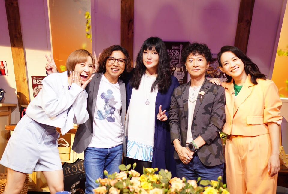 ▲全新一季首集主持人與來賓，左起：LuLu黃路梓茵、郭蘅祈、唐綺陽、沈斻、曾寶儀。                            