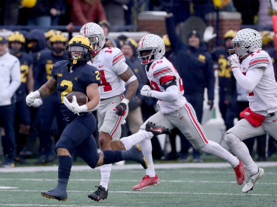 Michigan Wolverines running back Blake Corum runs for a first down against the Ohio State Buckeyes on Saturday, Nov. 27, 2021, Michigan Stadium.