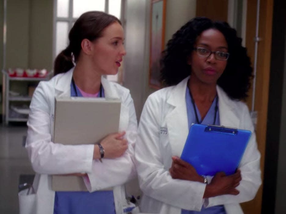 Jo and Stephanie walking through a hallway and holding clipboard on greys anatomy