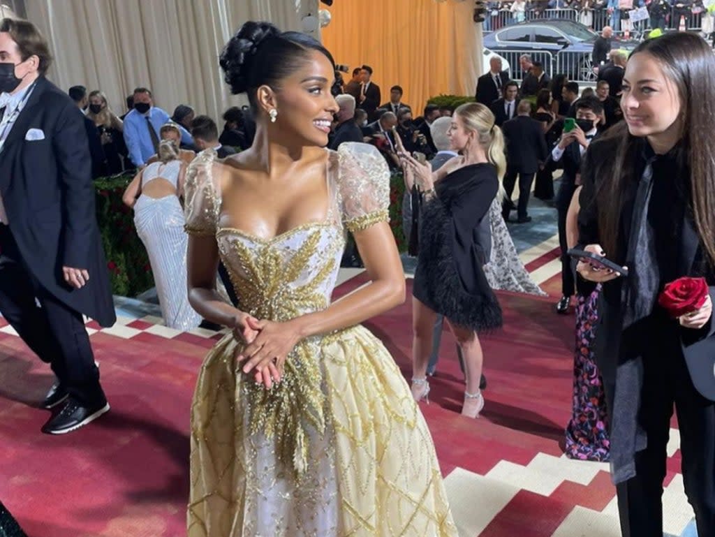 Telemundo reporter Genesis Suero broadcasts from the 2022 Met Gala red carpet (Genesis Suero/Instagram)