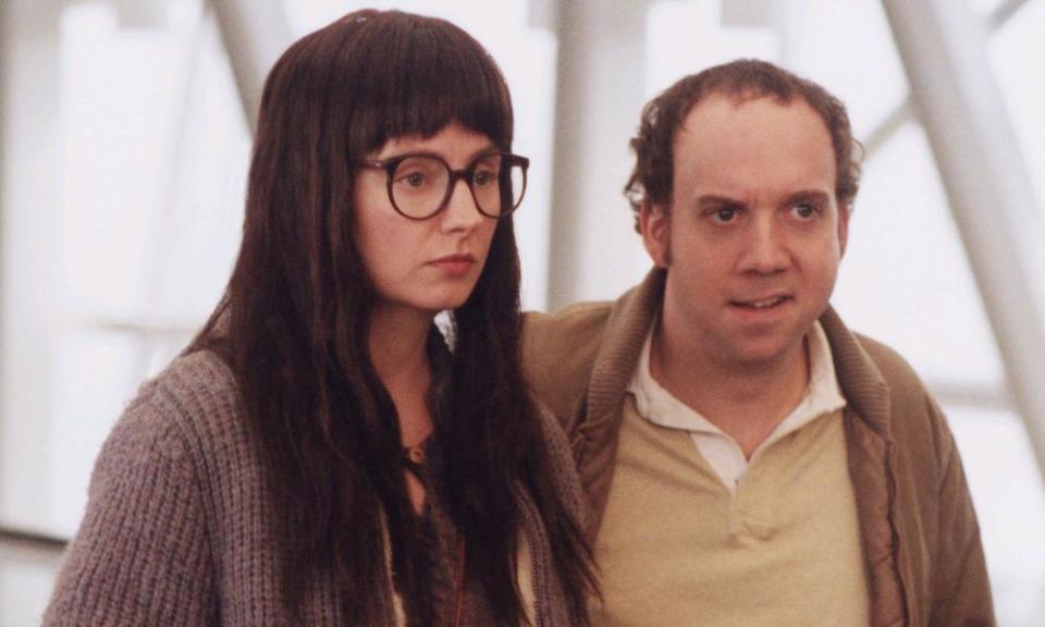 Hope Davis and Paul Giamatti in American Splendor