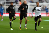 <p>Newcastle United’s Jonjo Shelvey and Dwight Gayle (R) during the warm up before the match REUTERS/Scott Heppell </p>