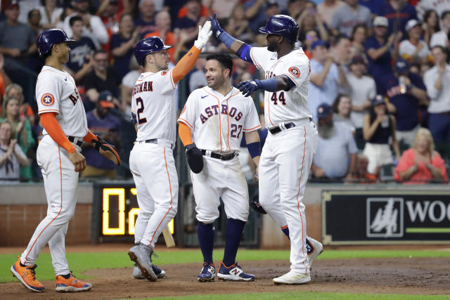 Nola's perfect-game bid broken up in 7th by Astros' Alvarez