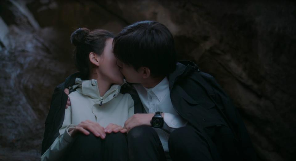 成毅（右）、張予曦在《南風知我意》中的「奶糖吻」成名場面。翻攝MyVideo
