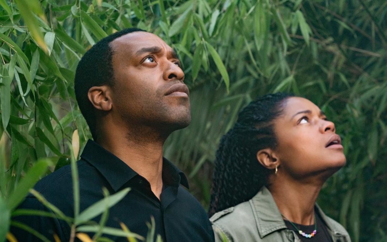 Chiwetel Ejiofor and Naomie Harris in The Man who Fell to Earth - Aimee Spinks/SHOWTIME