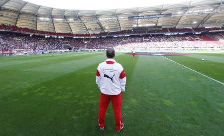 VfB Stuttgart's coach Huub Stevens stands on the pitch prior to the German first division Bundesliga soccer match against FSV Mainz 05 in Stuttgart, Germany, May 9, 2015. REUTERS/Ralph Orlowski
