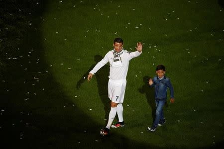 Soccer Football - Atletico Madrid v Real Madrid - UEFA Champions League Final - Santiago Bernabeu Stadium, Madrid, Spain - 29/5/16 Real Madrid's Cristiano Ronaldo and his son celebrate during a victory ceremony. REUTERS/Susana Vera