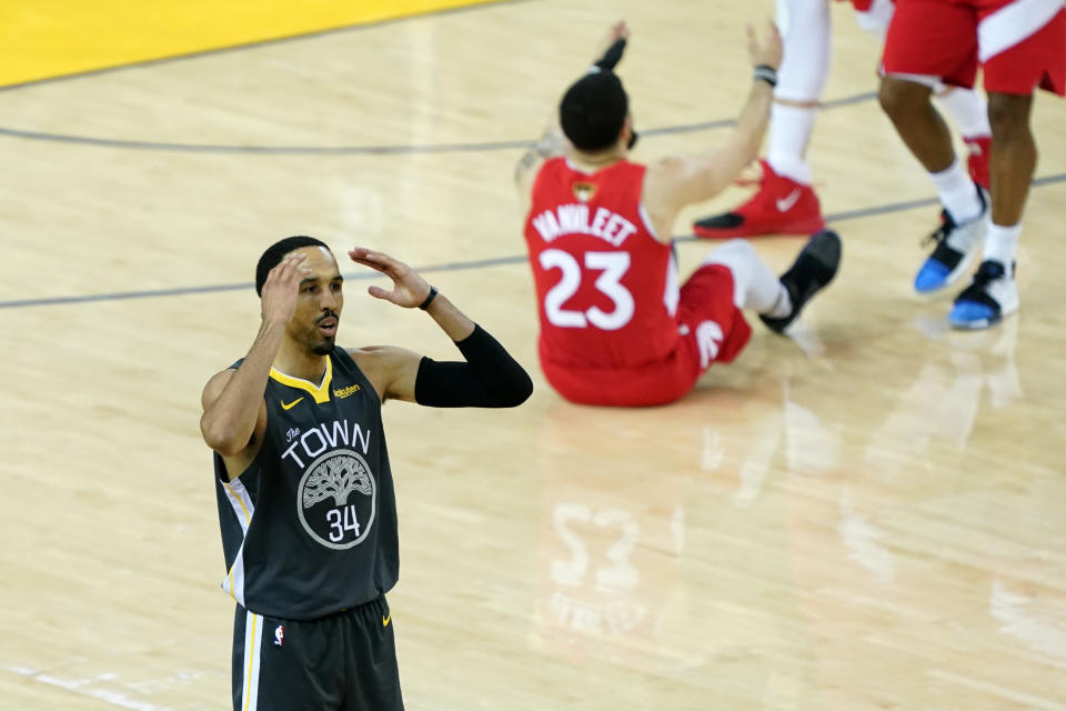 OAKLAND, CALIFORNIA - JUNE 13:  Shaun Livingston #34 of the Golden State Warriors reacts against the Toronto Raptors in the second half during Game Six of the 2019 NBA Finals at ORACLE Arena on June 13, 2019 in Oakland, California. NOTE TO USER: User expressly acknowledges and agrees that, by downloading and or using this photograph, User is consenting to the terms and conditions of the Getty Images License Agreement. (Photo by Thearon W. Henderson/Getty Images)