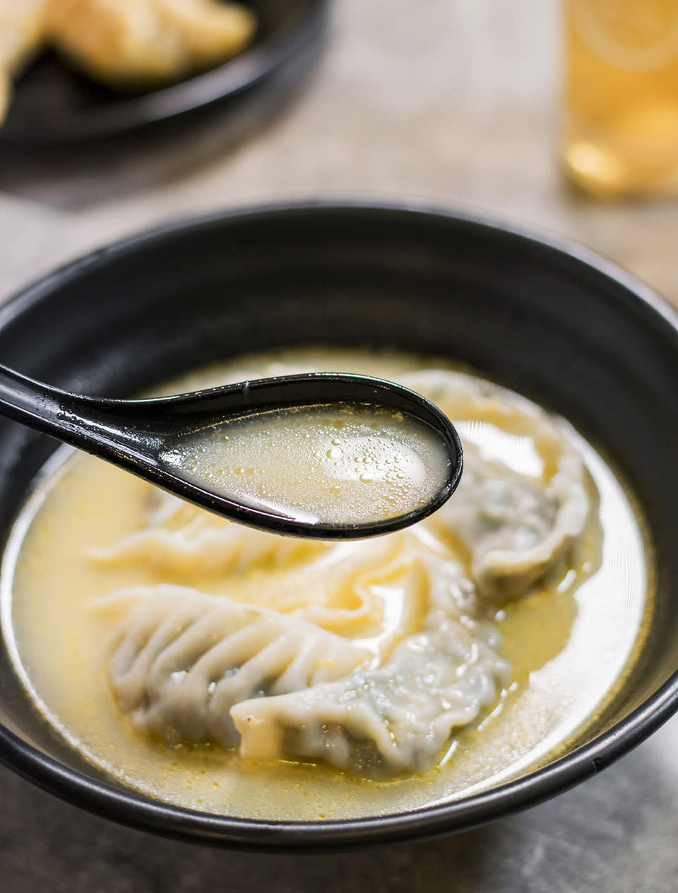 大埔美食︱無味精蕃茄薯仔魚湯底  招牌芫茜胡椒餃+咖喱雞餃子