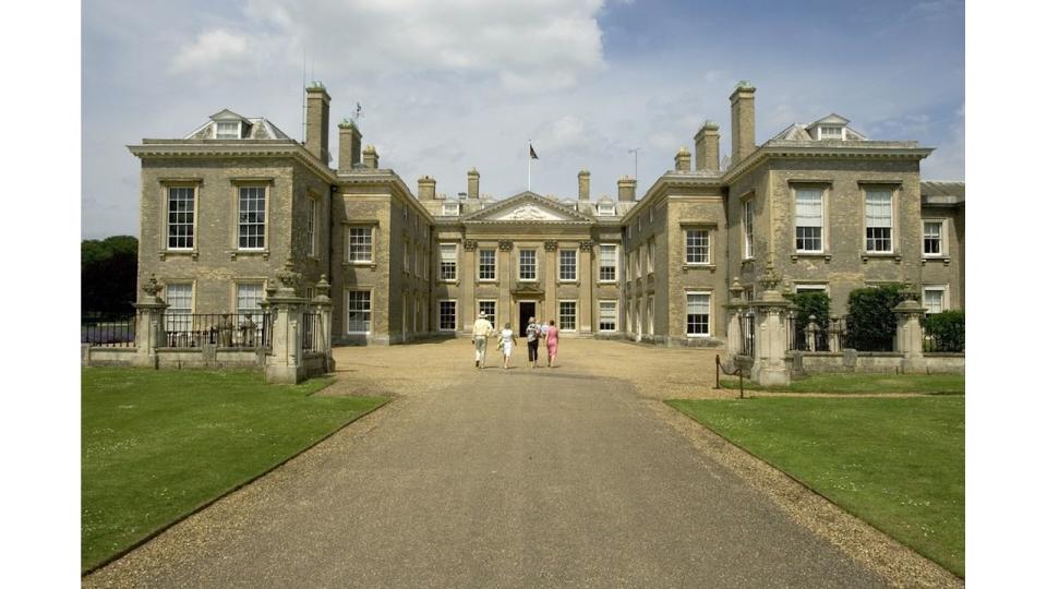 Visitors arriving at Althorp House 