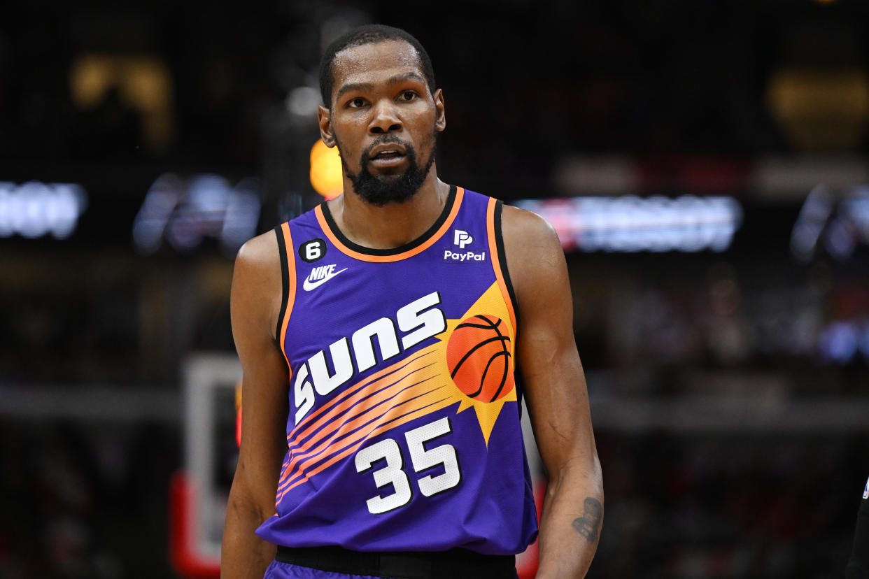 CHICAGO, ILLINOIS - MARCH 03: Kevin Durant #35 of the Phoenix Suns against the Chicago Bulls at United Center on March 03, 2023 in Chicago, Illinois.  NOTE TO USER: User expressly acknowledges and agrees that, by downloading and or using this photograph, User is consenting to the terms and conditions of the Getty Images License Agreement.  (Photo by Quinn Harris/Getty Images)