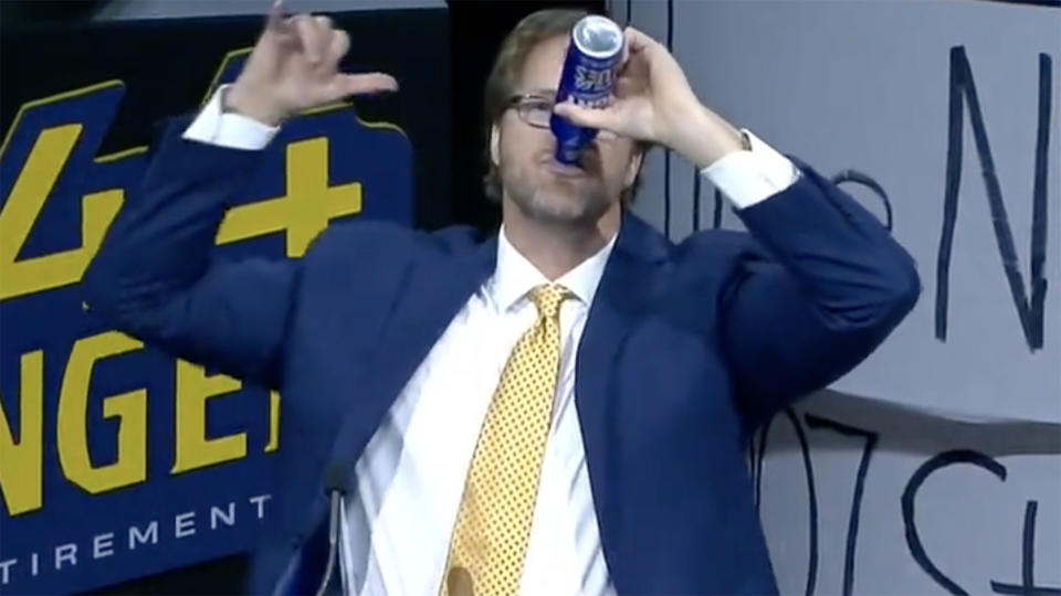 Chris Pronger&#39;s jersey retirement ceremony ended with a glorious beer chug. (Photo via @StLouisBlues/Twitter)